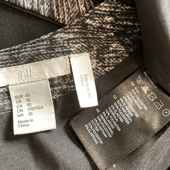 NWOT H&M Black Sleeveless Sheath V Neck Stretch Dress. - Picture 9 of 9